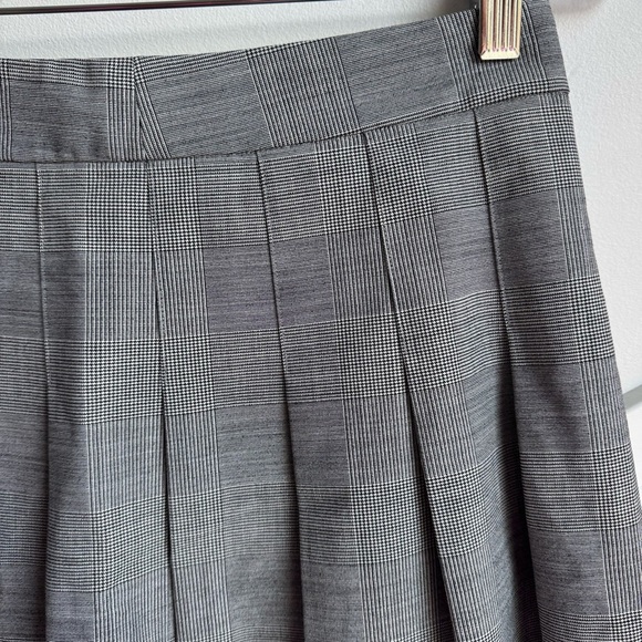 Aritzia Sunday Best Plaid Mini Skirt in Beige size 4 Checkered Mini in Beige - Picture 5 of 9